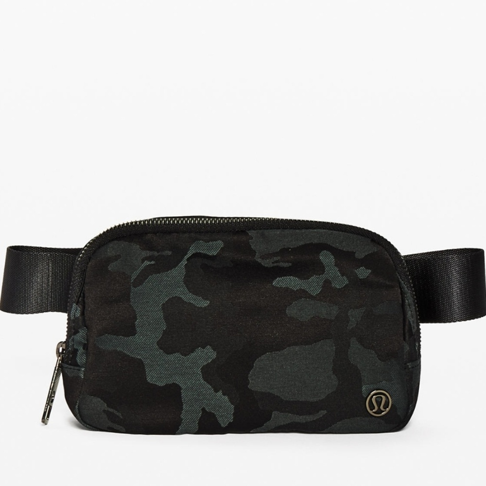 Lululemon everywhere belt bag